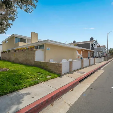 5 Bedroom 4 Bath Duplex With Parking On 46Th St!